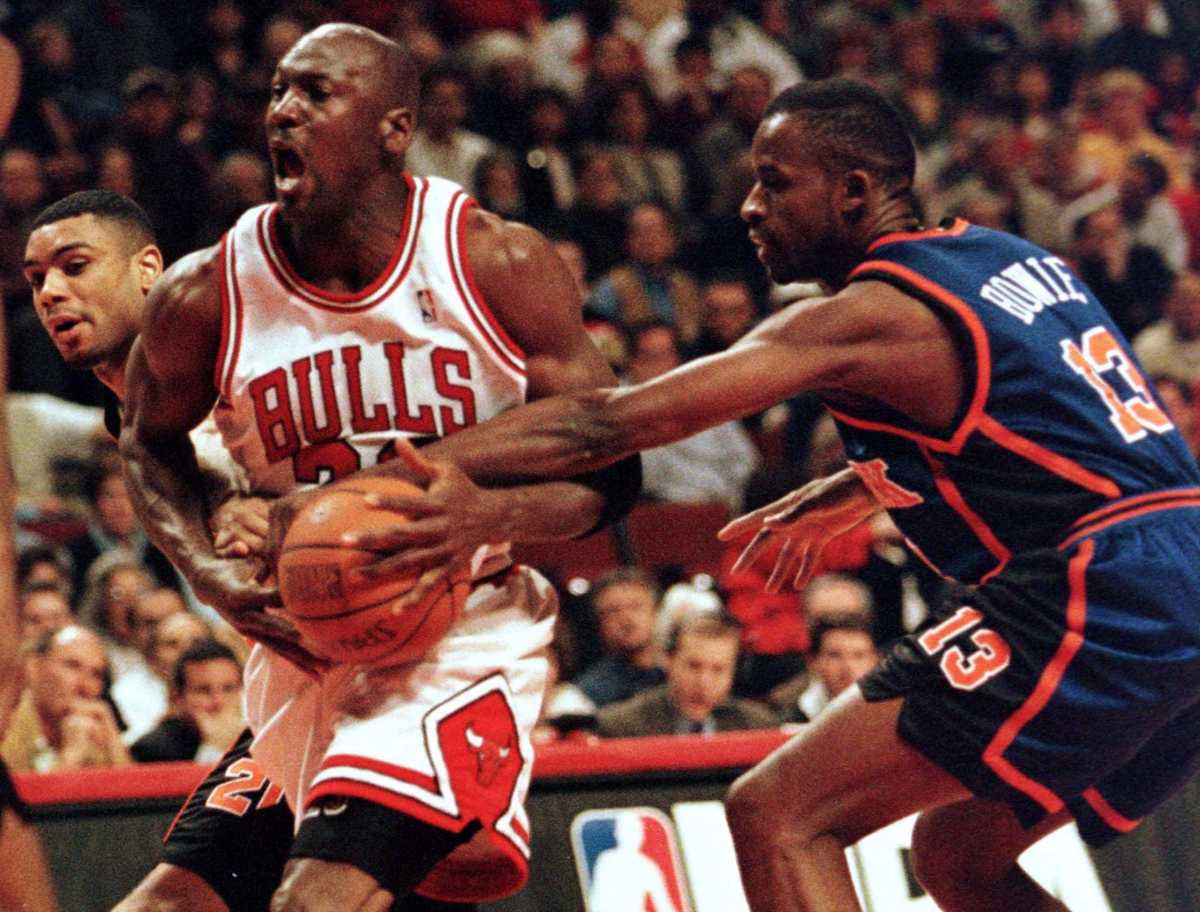 BULLS’ JORDAN GETS PRESSURED BY KNICKS’ HOUSTON AND BOWIE.