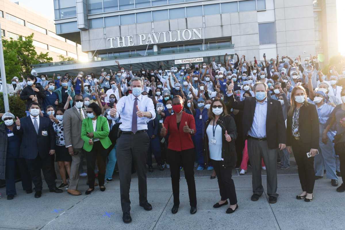 On Friday, Mayor de Blasio and First Lady McCray will visit NYC Health + Hospitals/Queens to applaud and thank medical staff.