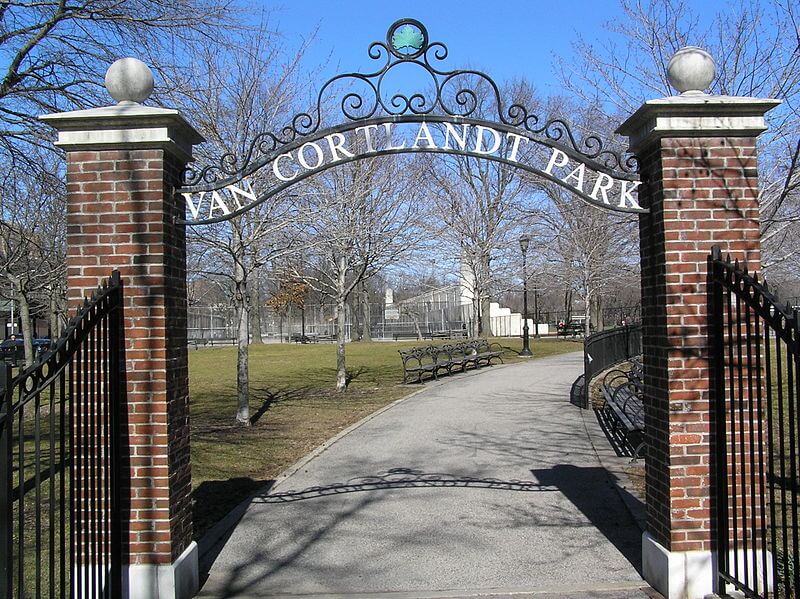 Entrance_To_Van_Cortlandt_Park_2012