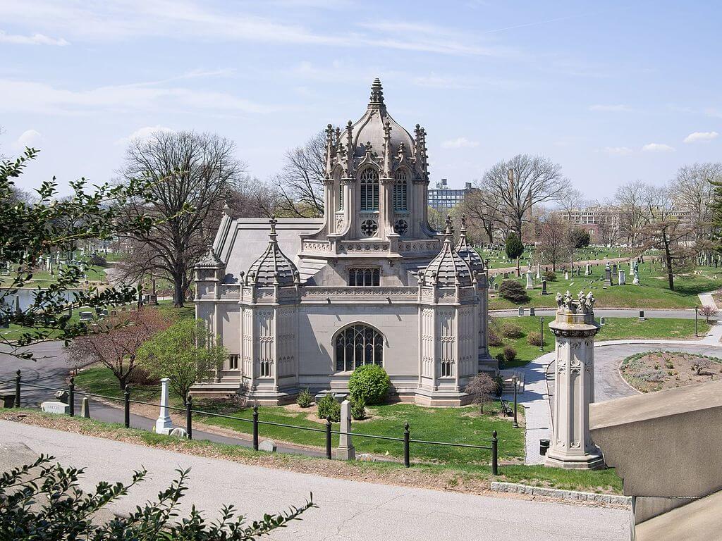 Brooklyn's largest cemetery may lock gates due to residents