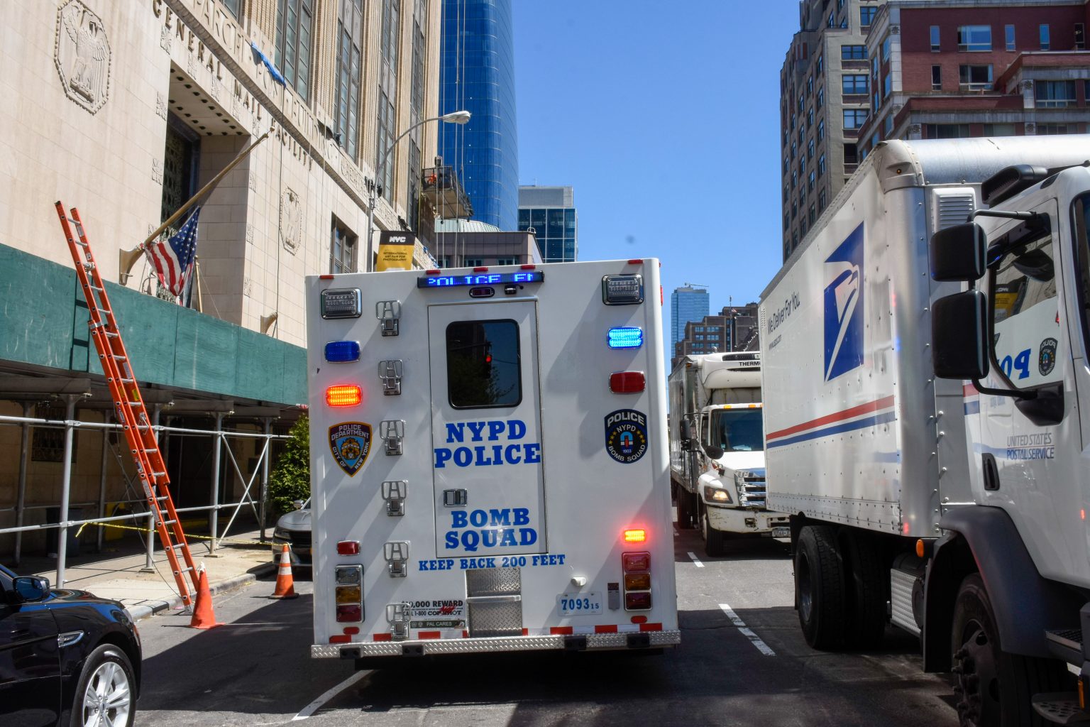 Manhattan fire extinguisher blast kills worker at General postal