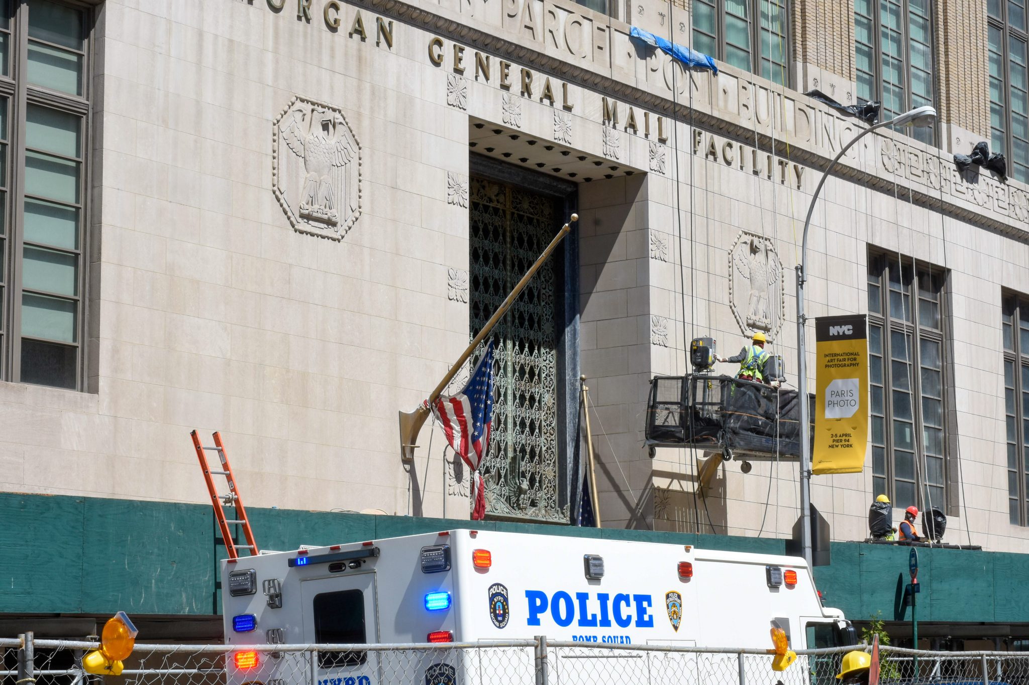 Manhattan fire extinguisher blast kills worker at General postal