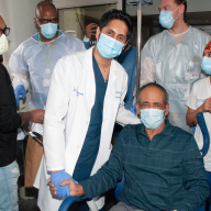 Manhattan hospital releases 1,000th coronavirus patient after giving him plasma treatment 2