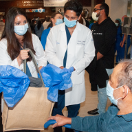 Manhattan hospital releases 1,000th coronavirus patient after giving him plasma treatment 3