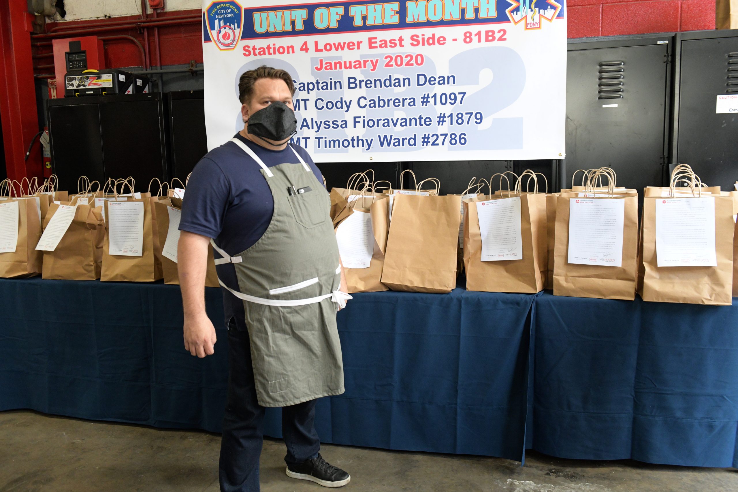 Now that's service! Mayor, FDNY Commissioner deliver food to Manhattan EMS crews 3