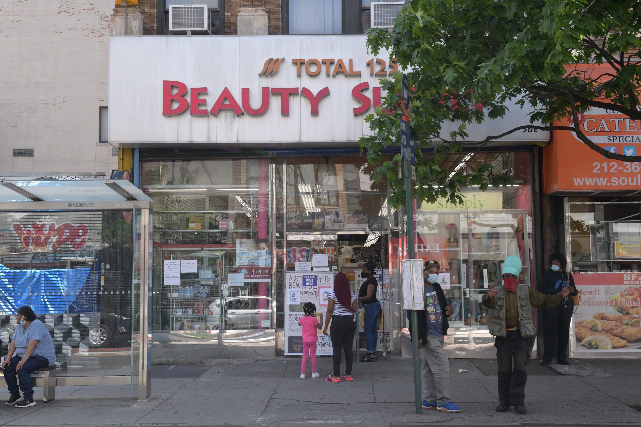 With Harlem businesses at high risk, local bank prez commits to helping them survive 4