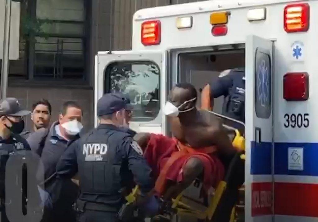 062420 by Paul MARTINKA. Woman hostage stabbed in Brooklyn