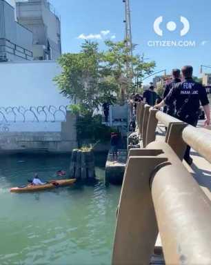 Gowanus-kayaker-in-water-955×1200