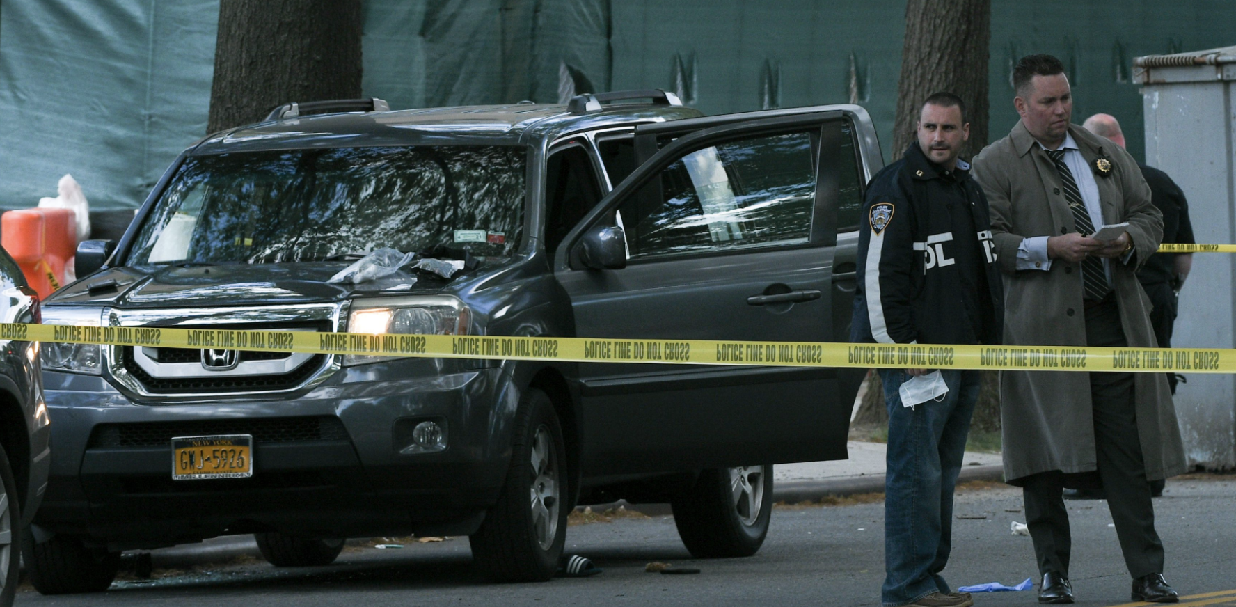 Triple shooting in Queens kills two and critically injures another