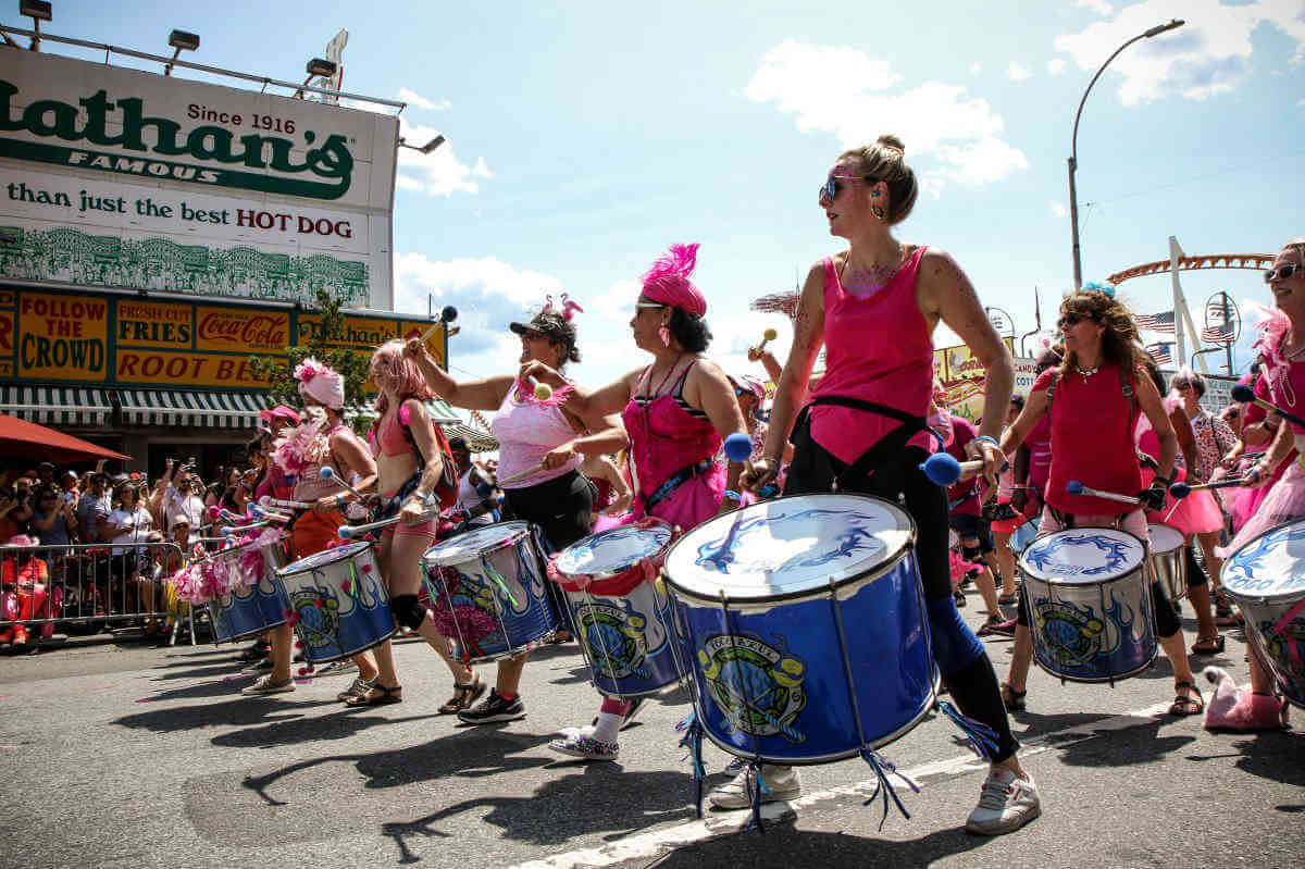 bn-mermaid-parade-2019-06-28-bk03_z