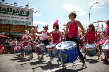 bn-mermaid-parade-2019-06-28-bk03_z