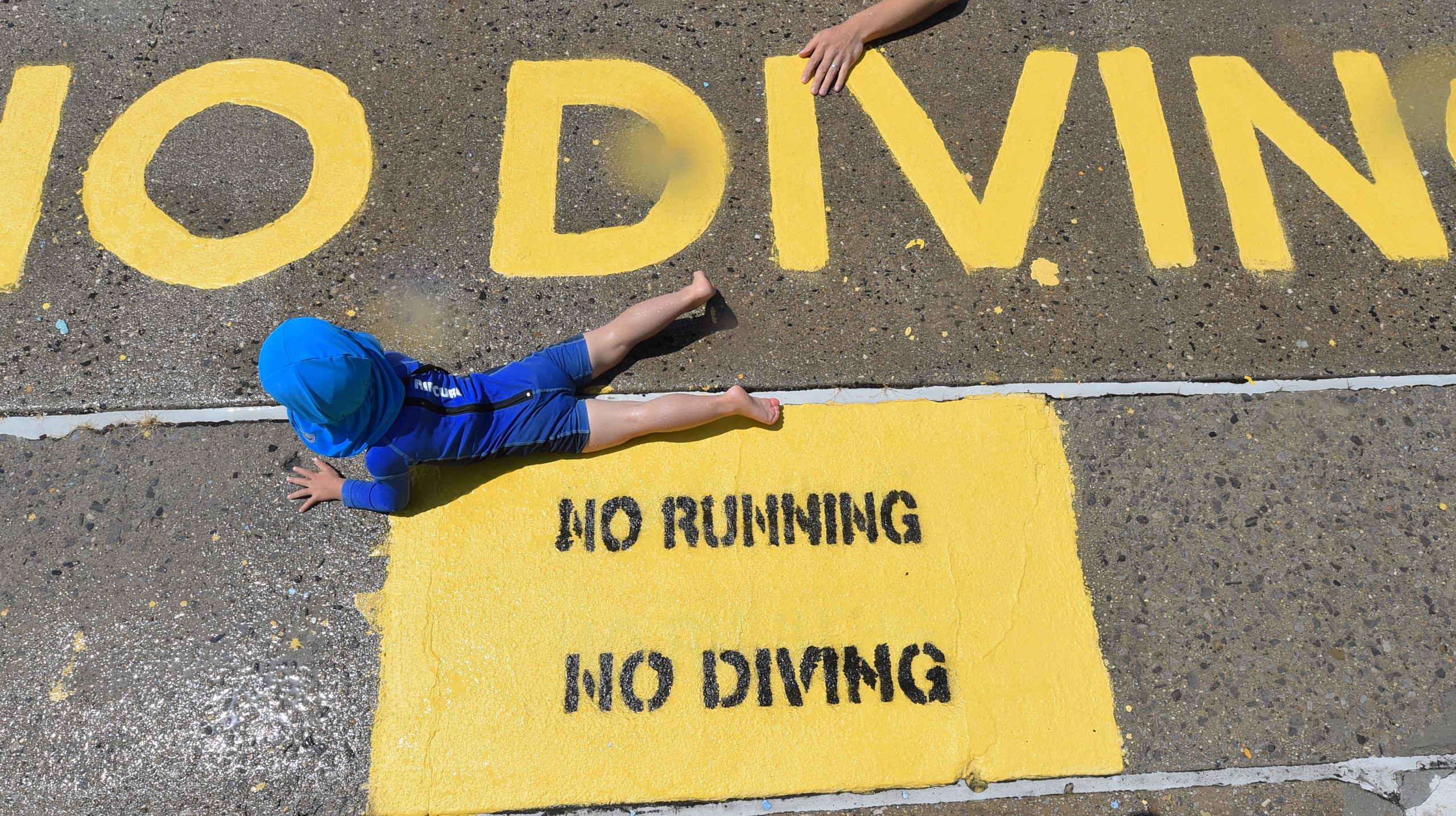 Residents hit the pools as heatwave hits the city 3