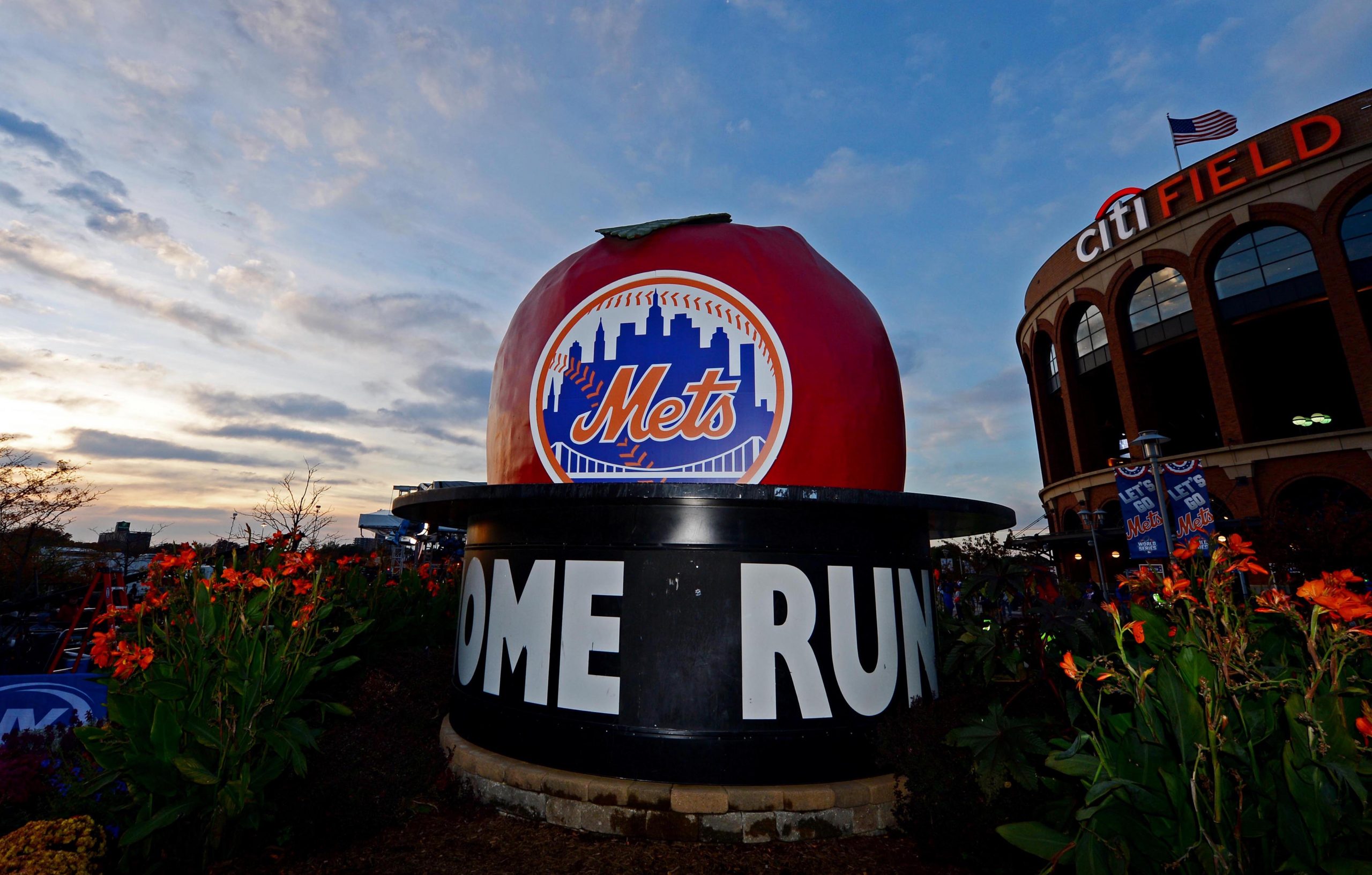 Mets unveiling Tom Seaver statue outside Citi Field before home opener April 15 3 Citi Field Mets Steve Cohen Bill de Blasio