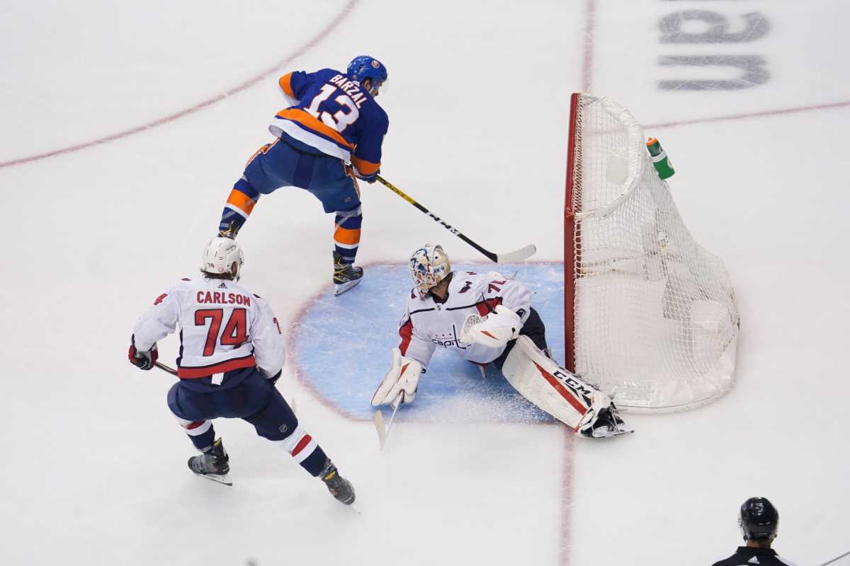 2020-08-16T190133Z_1291201763_NOCID_RTRMADP_3_NHL-STANLEY-CUP-PLAYOFFS-WASHINGTON-CAPITALS-AT-NEW-YORK-ISLANDERS – Edited