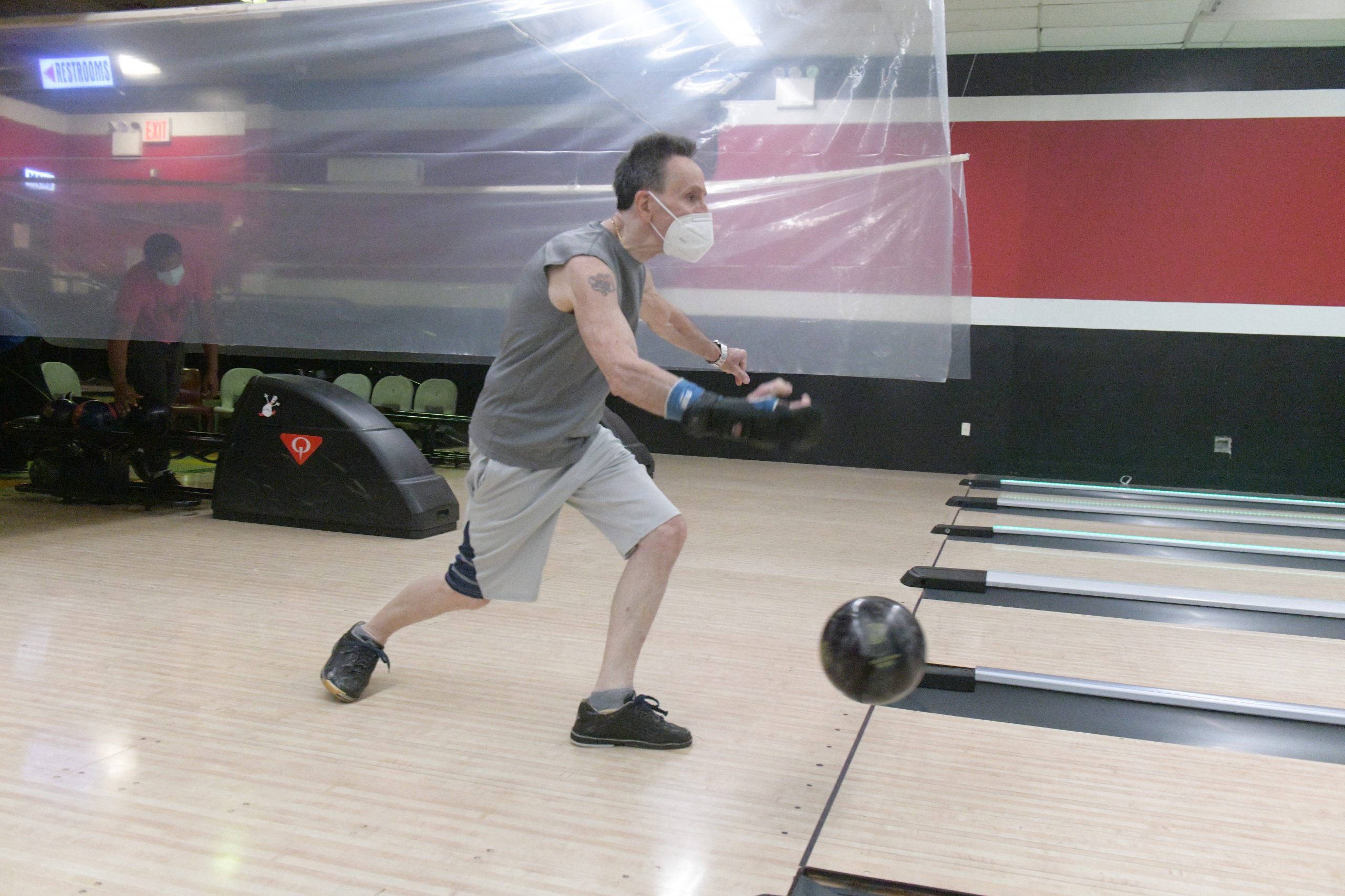 Bowling alleys spared continue closure, and NYC fans are rolling strikes again 4