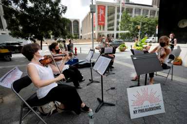 A string quartet made up of musicians from the New York Philharmonic Orchestra play first public performance since March in New York
