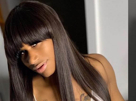 Ұйықтап жатқан мас қыздардың видеосы