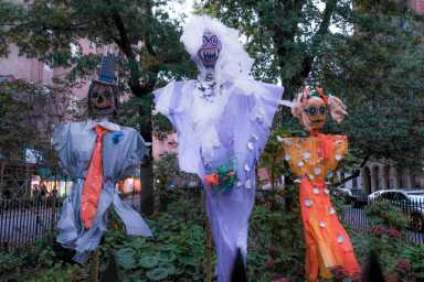 The Stonewall National Monument has its share of scarecrows.