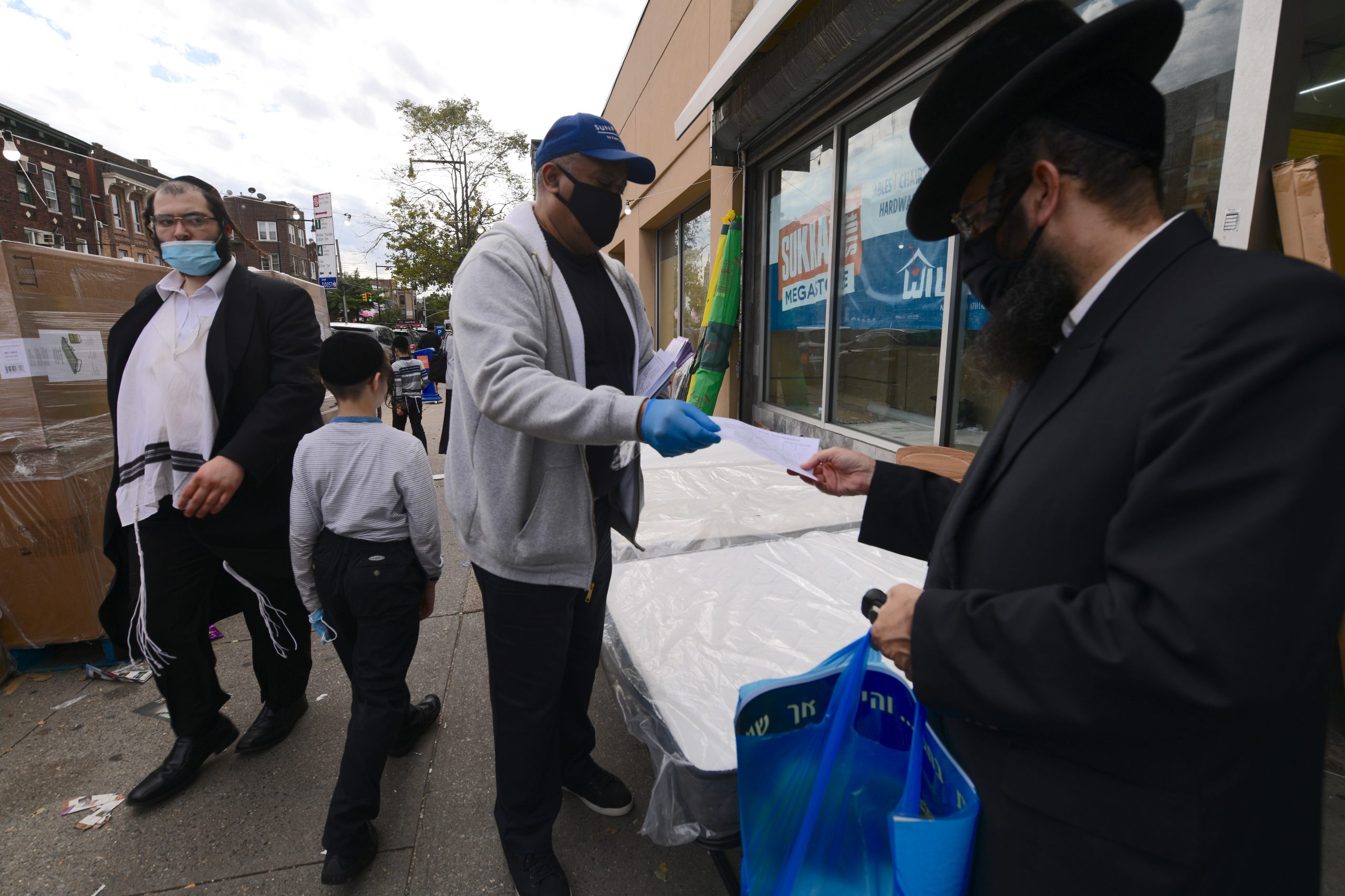 Contact tracers hit Brooklyn neighborhood's streets with PPE after virus surge 5
