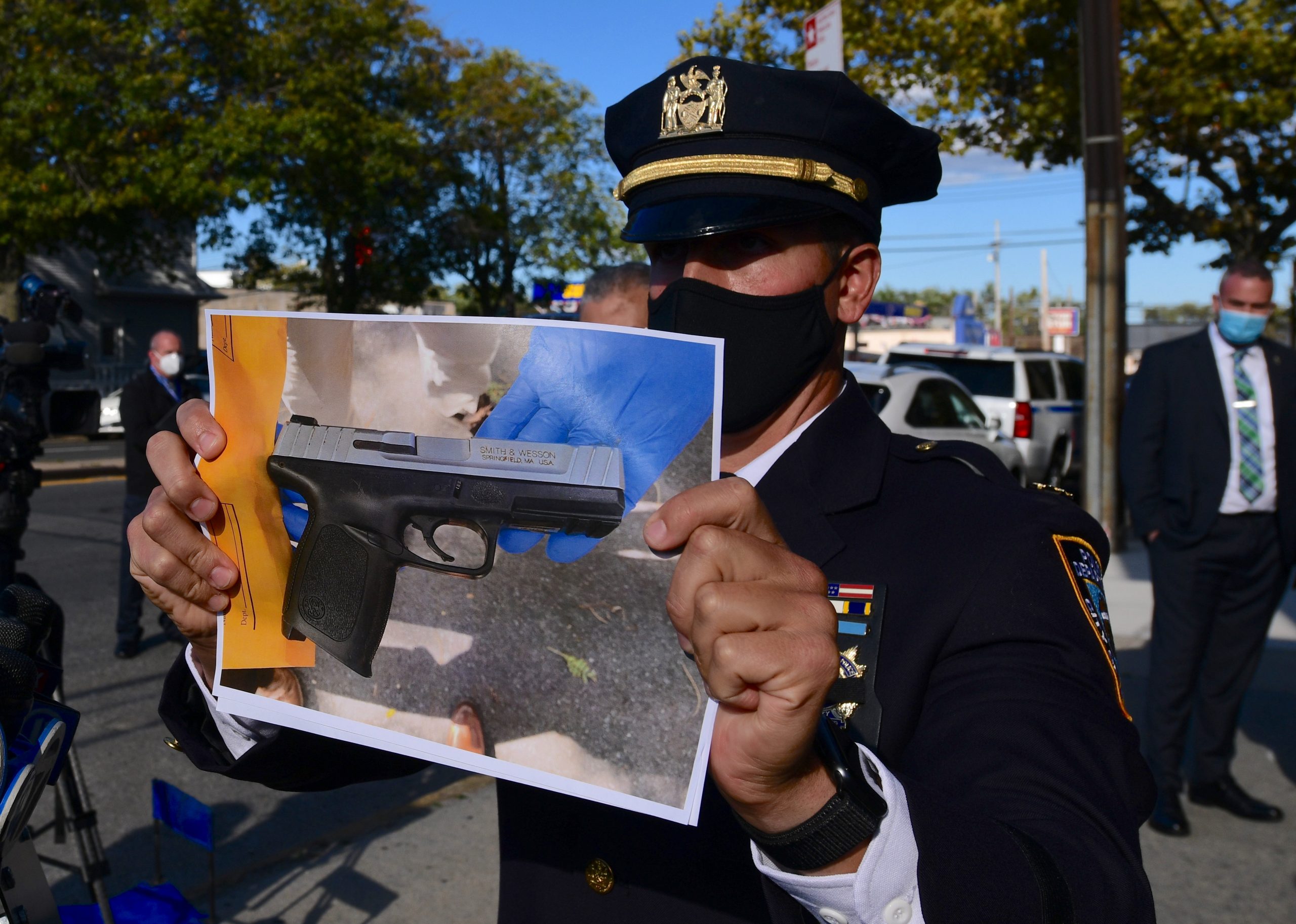 Gunman dead following police shooting on Queens street (UPDATED) 5