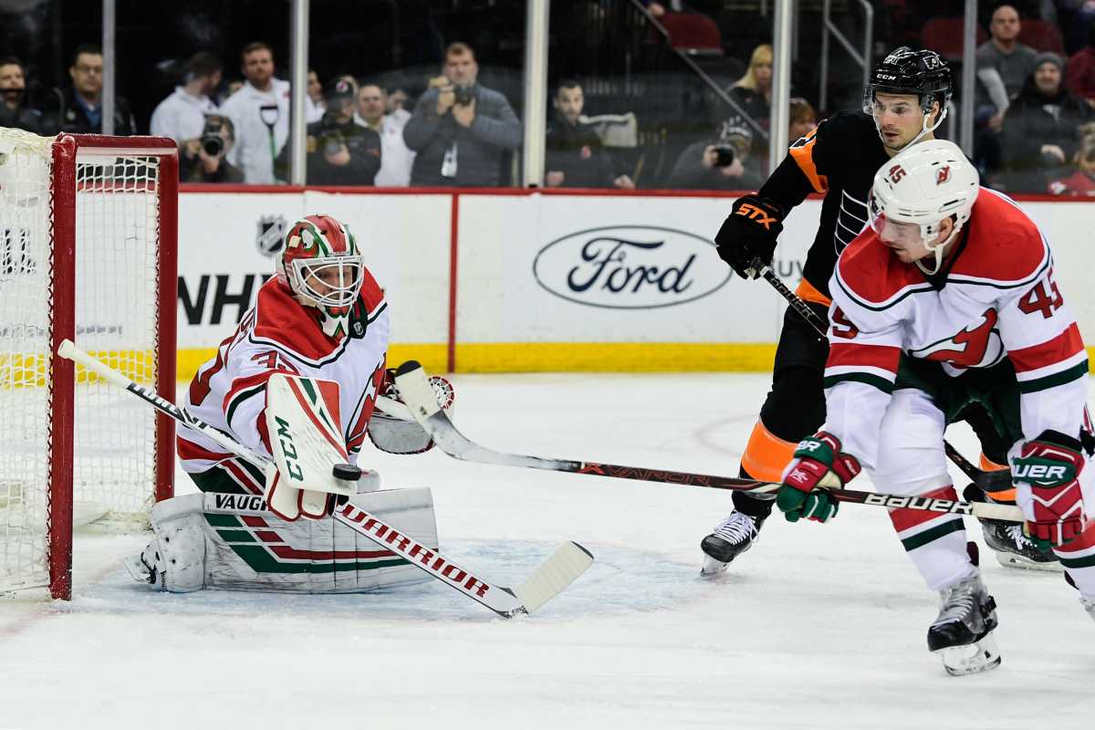 NHL: Philadelphia Flyers at New Jersey Devils