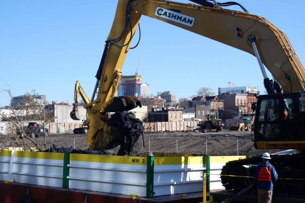 Feds launch long-awaited dredging of Brooklyn's Gowanus Canal 2