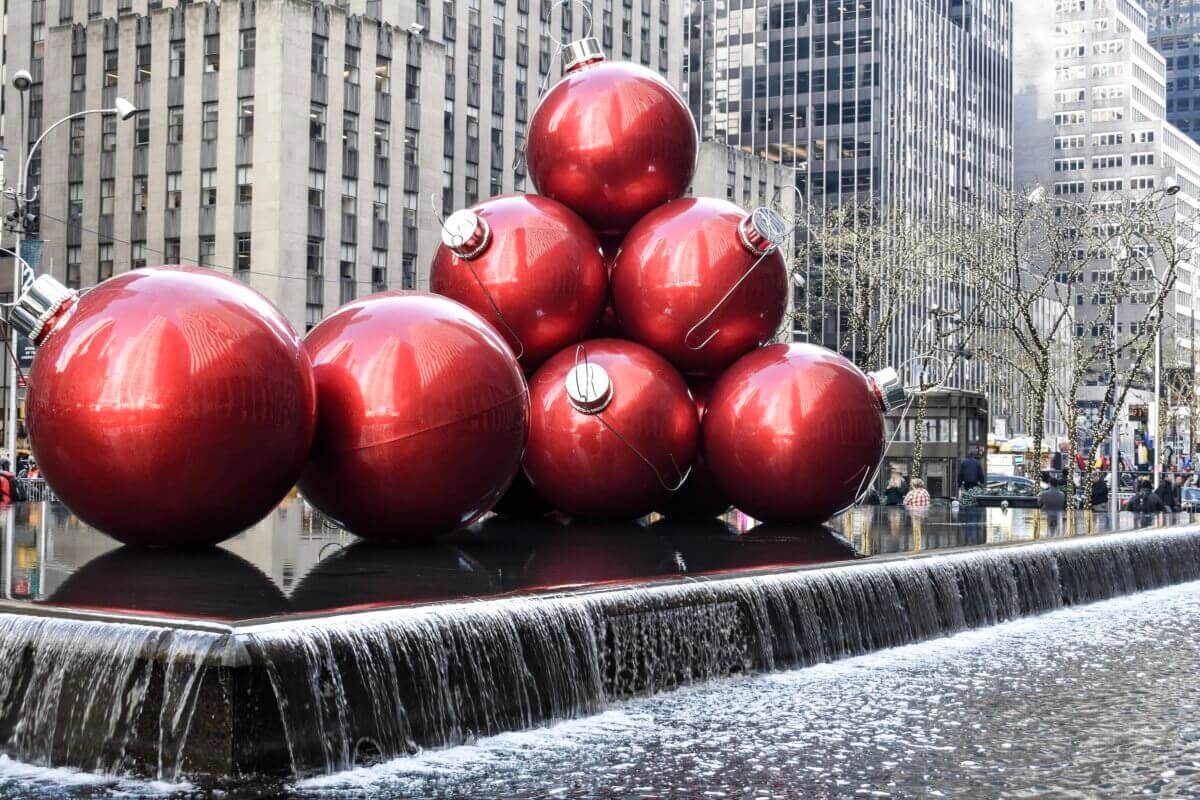 NYC's holiday windows celebrate city's resilience in 2021