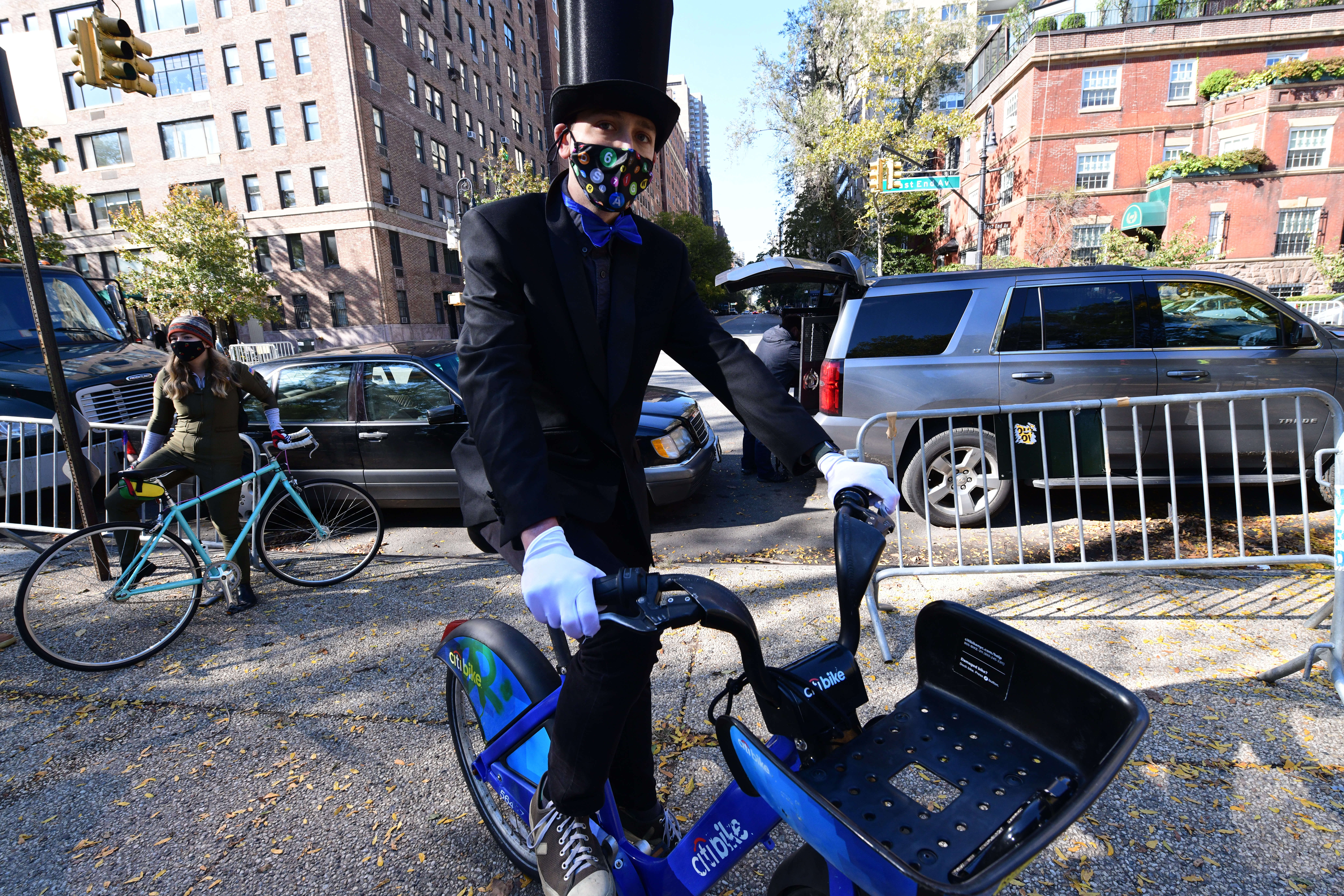 A spooky Gracie Mansion rally calls for safer bike lanes, bridges for people 5
