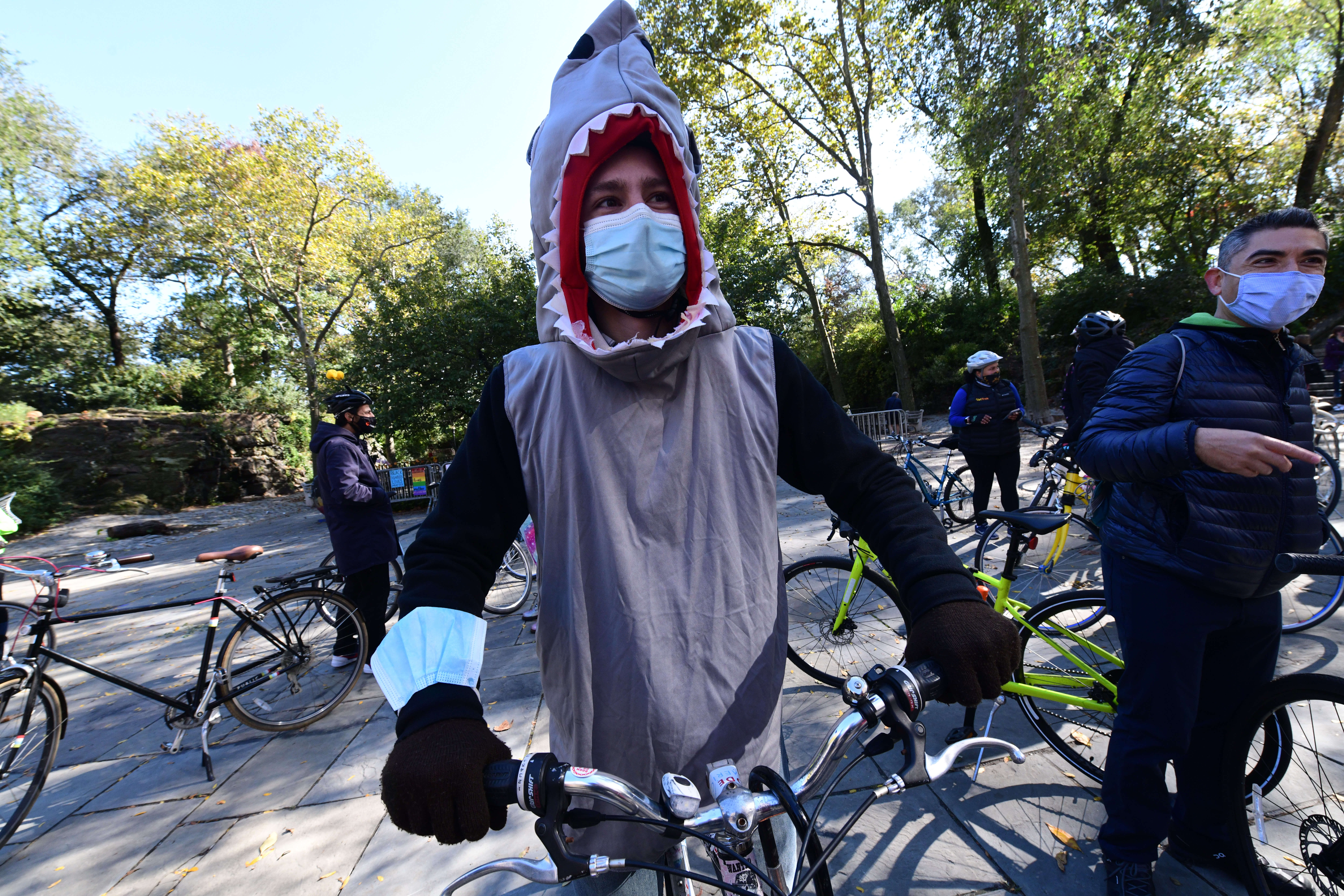 A spooky Gracie Mansion rally calls for safer bike lanes, bridges for people 6