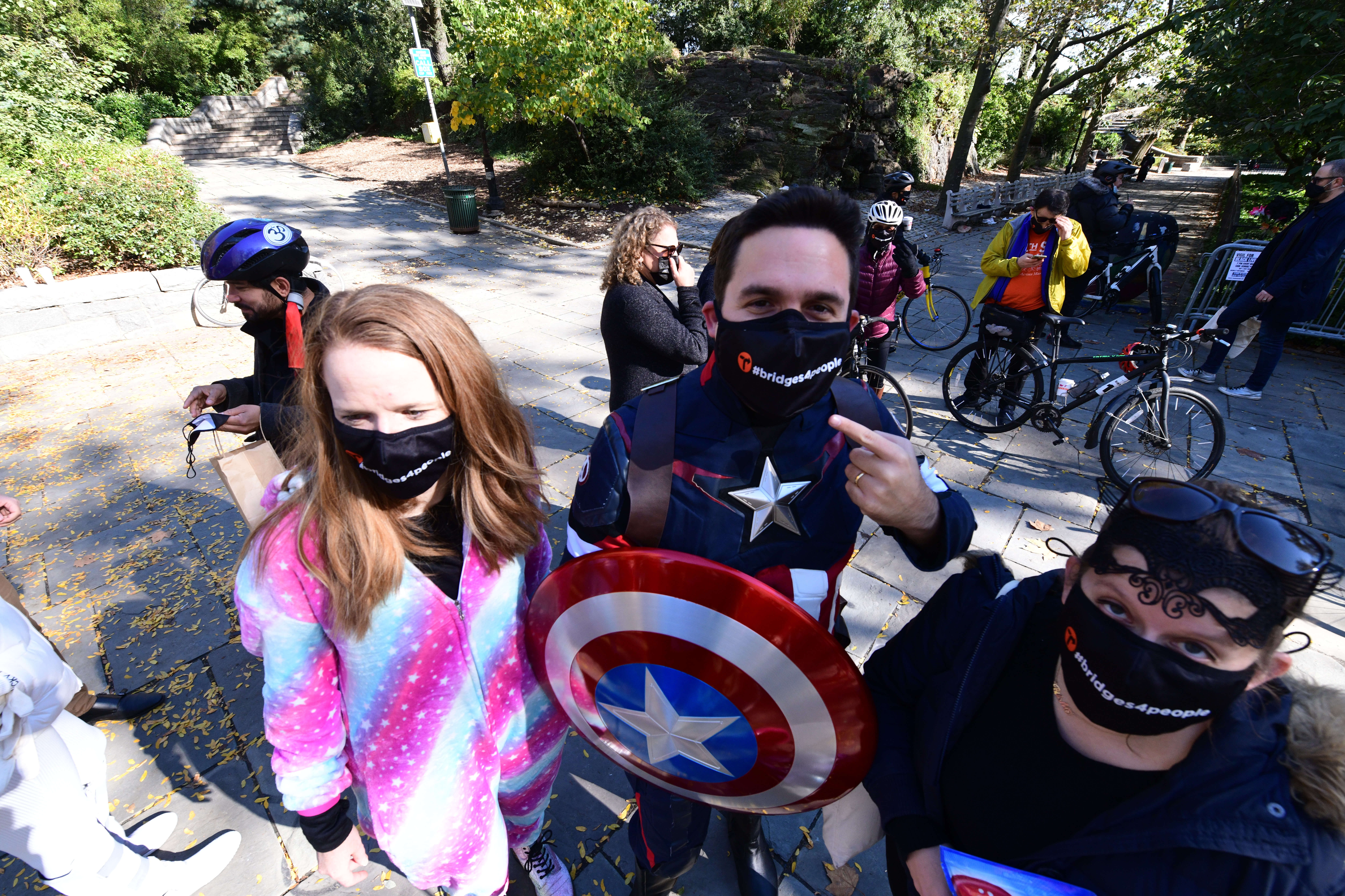 A spooky Gracie Mansion rally calls for safer bike lanes, bridges for people 3
