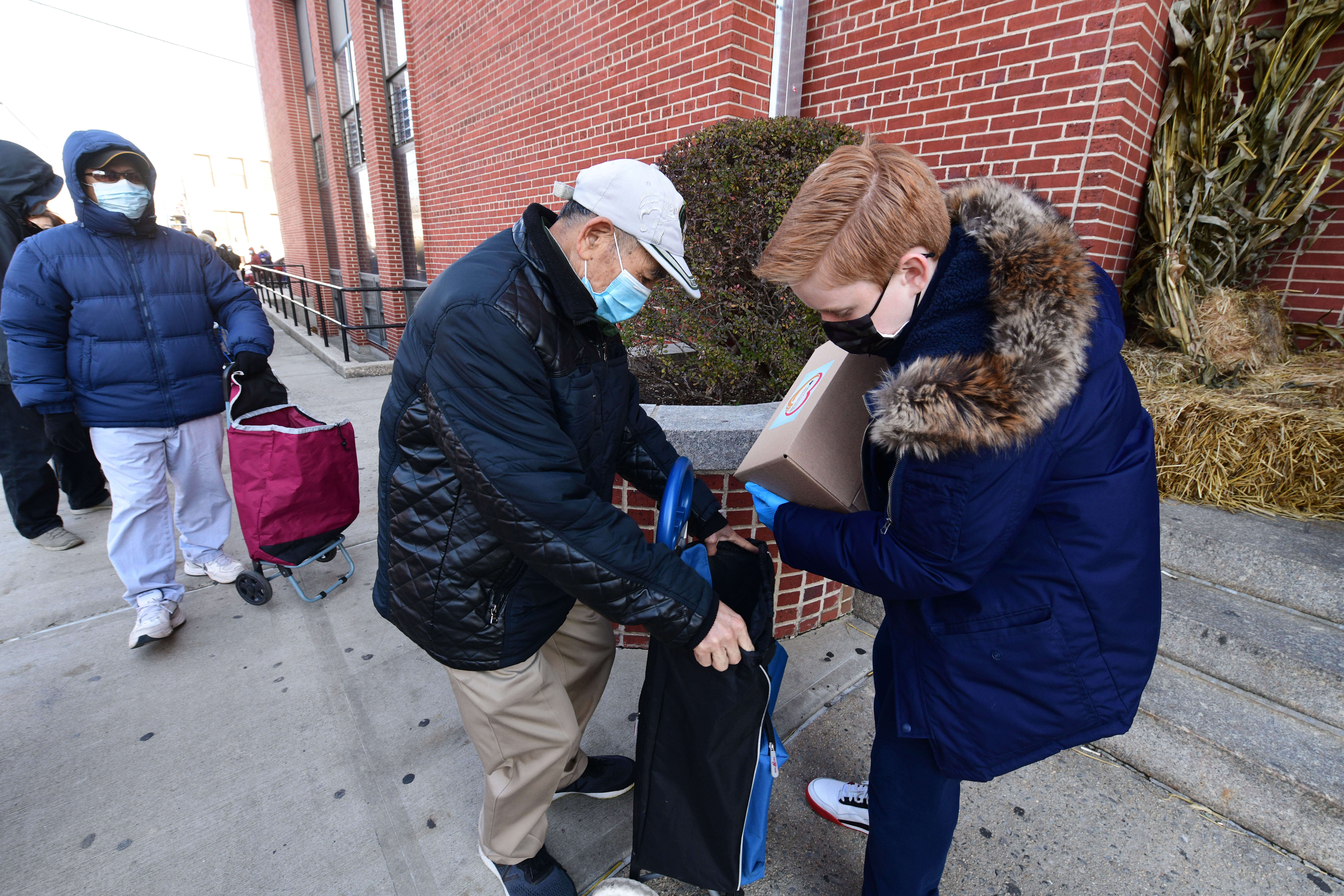 Met Council teams with all denominations for Thanksgiving food drive in Brooklyn 3