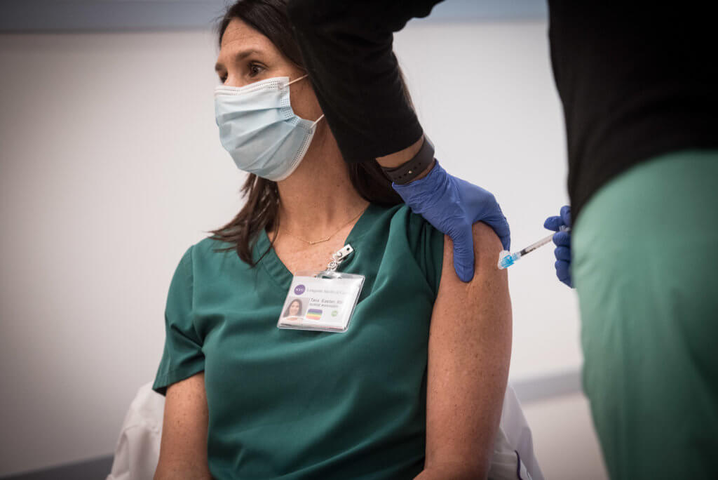 De Blasio observes delivery of 'a shot of hope' to health care staff on pandemic's frontlines 2