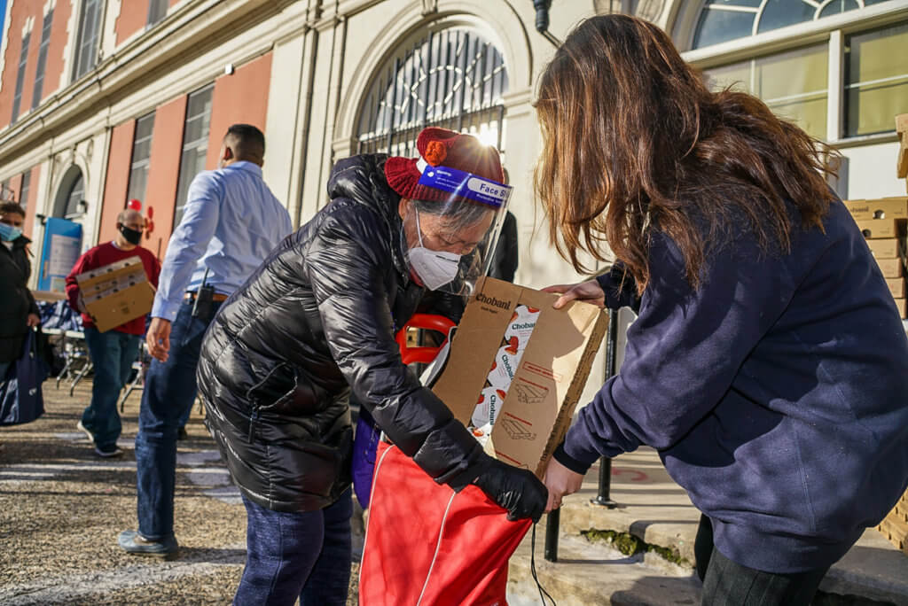 Assemblymember Harvey Epstein helps distribute holiday meals to Lower East Side students 2
