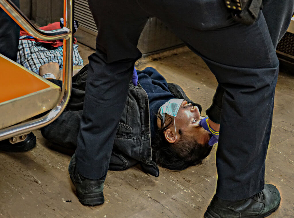 Man found unconscious between Uptown 6 train cars at City Hall station 3