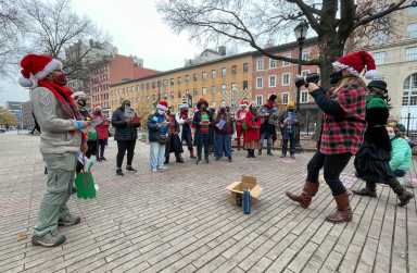 TQ-christmas carolersi-3589
