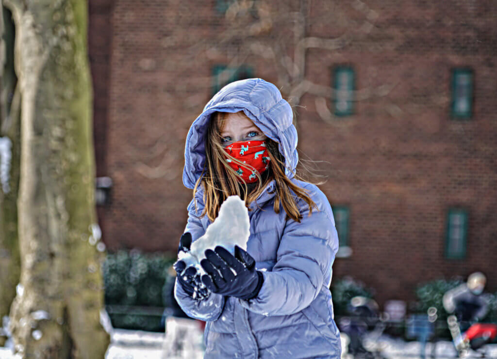 New York City parents make first snowstorm an unofficial snow day for children 3