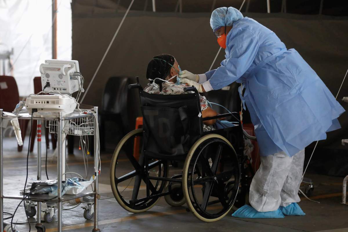 FILE PHOTO: Healthcare workers tend to a patient at a temporary ward at Steve Biko Academic Hospital in Pretoria