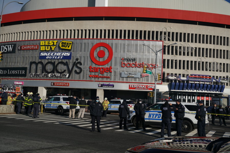 Bomb scare at Queens mall that prompted evacuation, major police