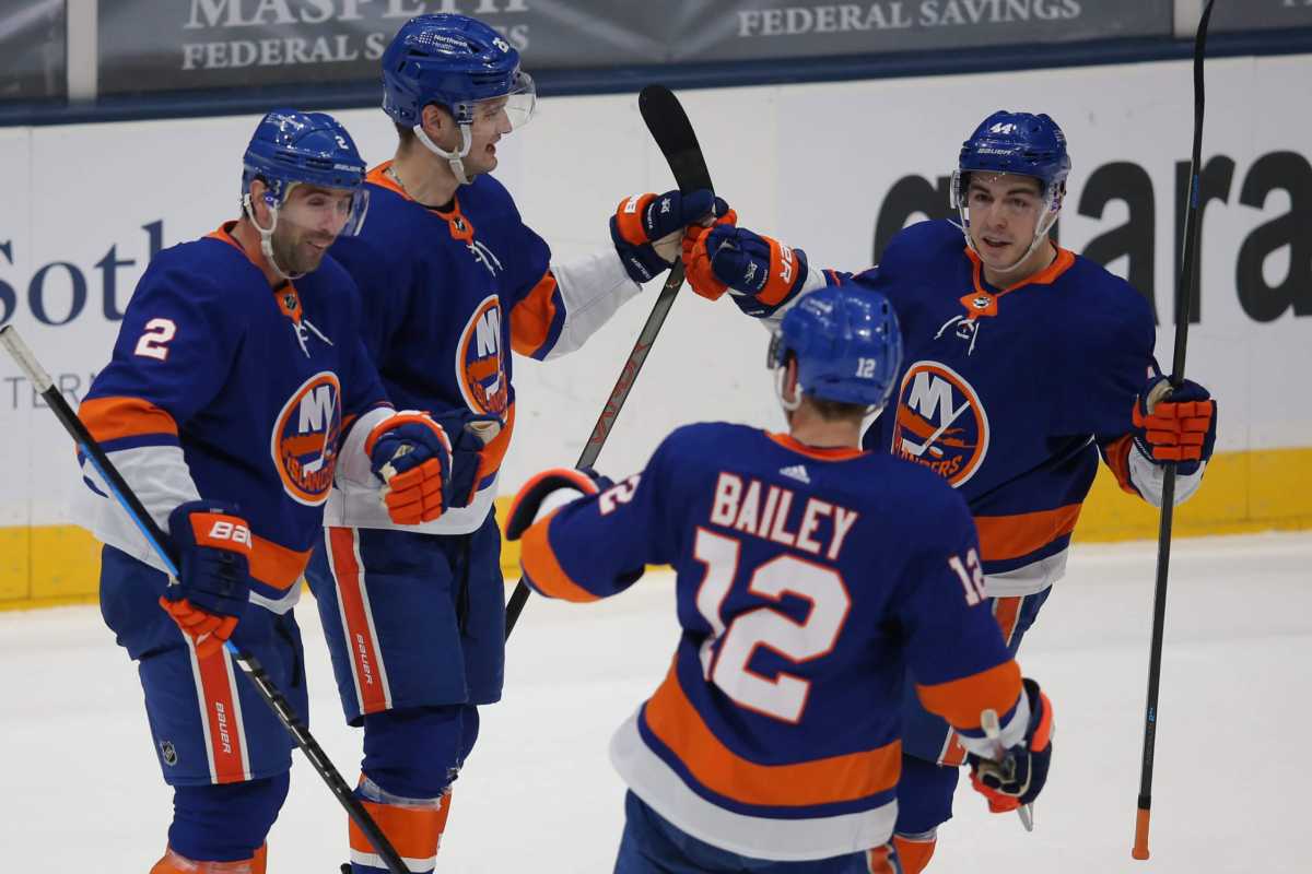 NHL: Pittsburgh Penguins at New York Islanders