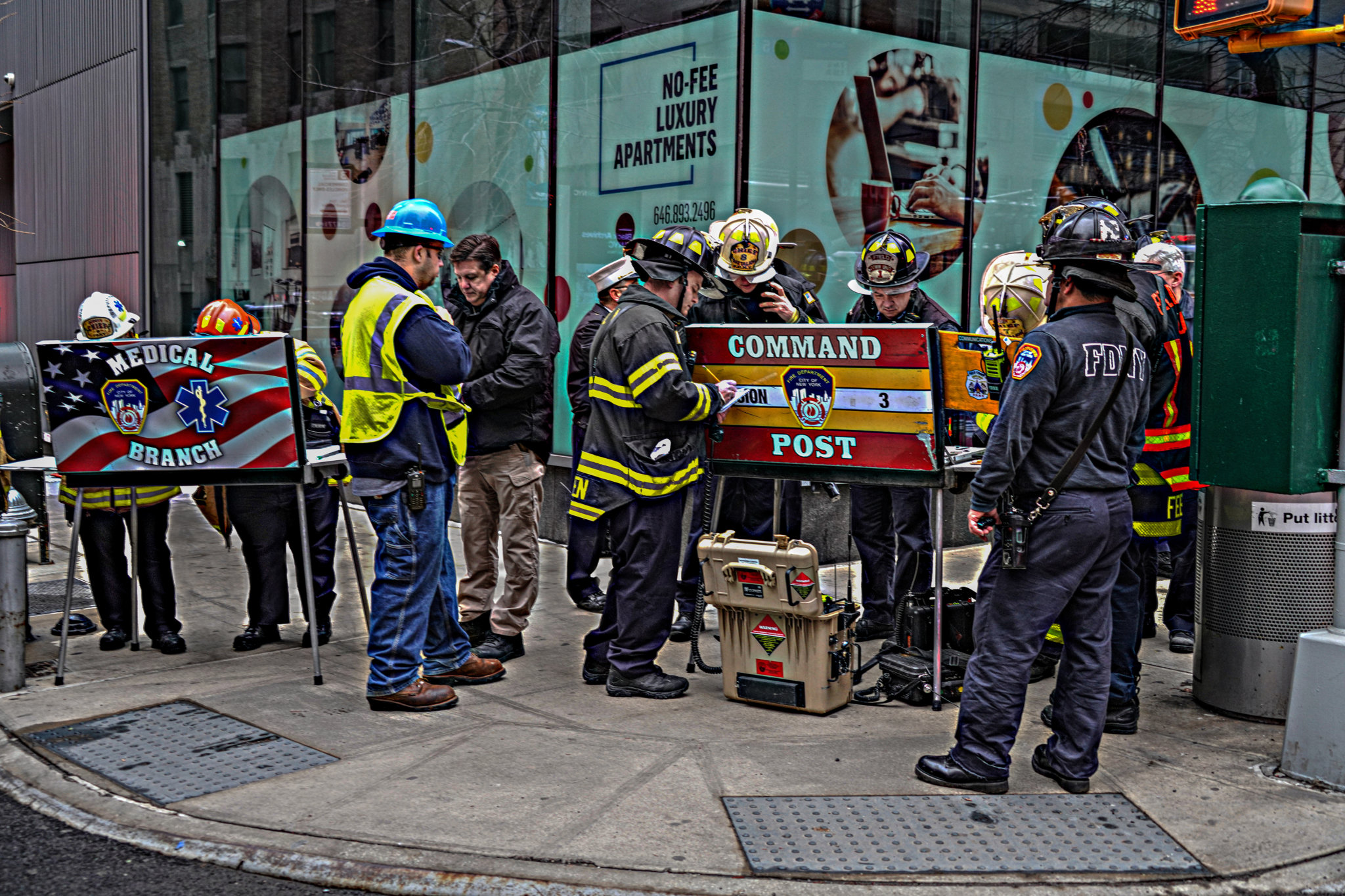 Midtown manhole explosion leaves firefighter, EMS, and Con Edison