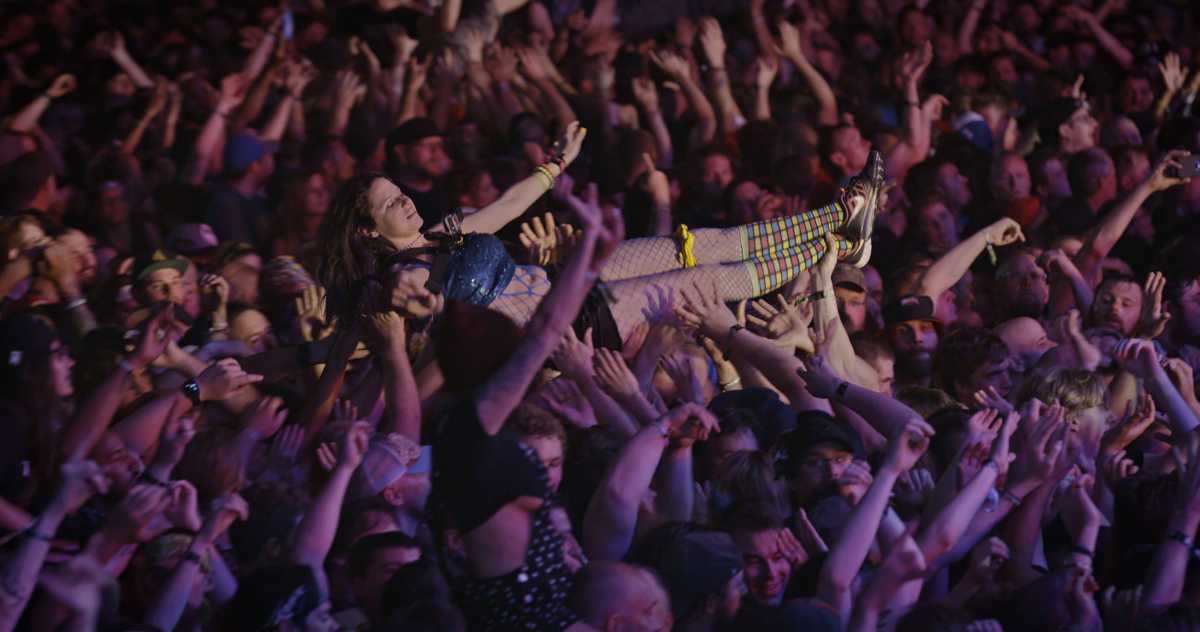 Awebcrowdsurfer
