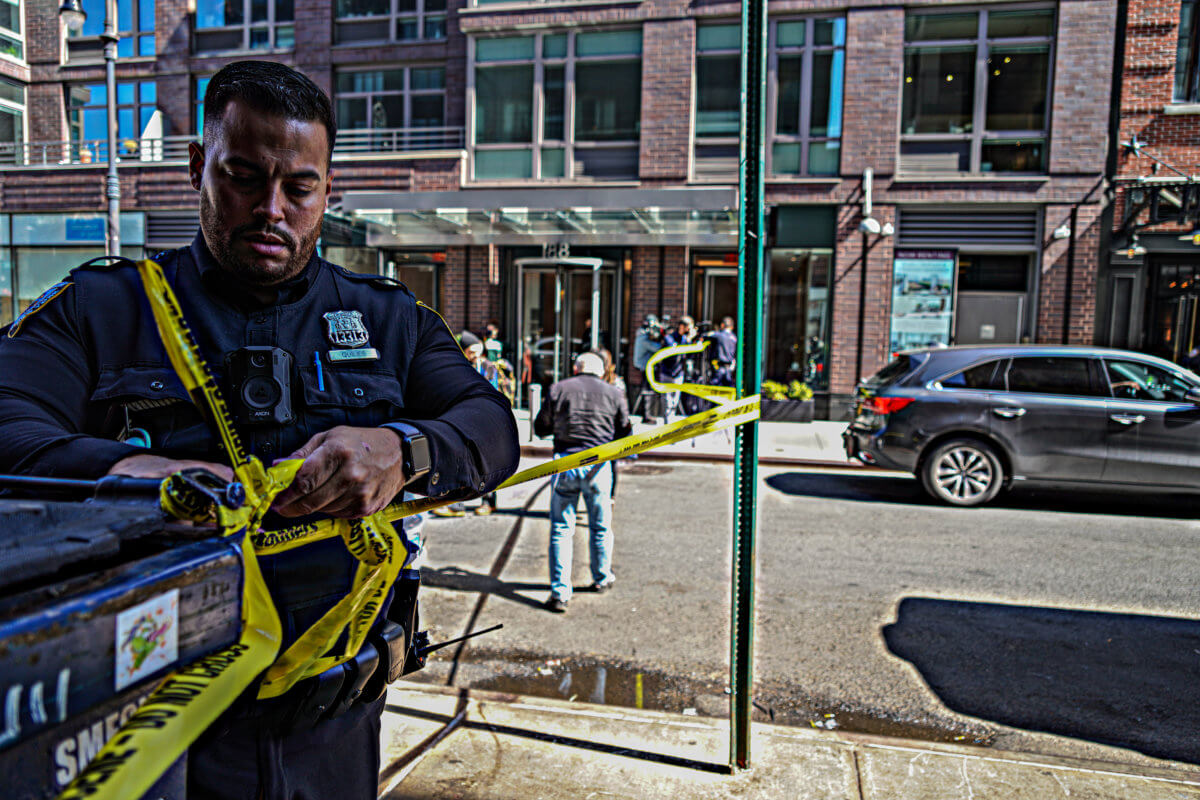 Cops swarm Lower East Side by land and air after man is shot in broad daylight 2