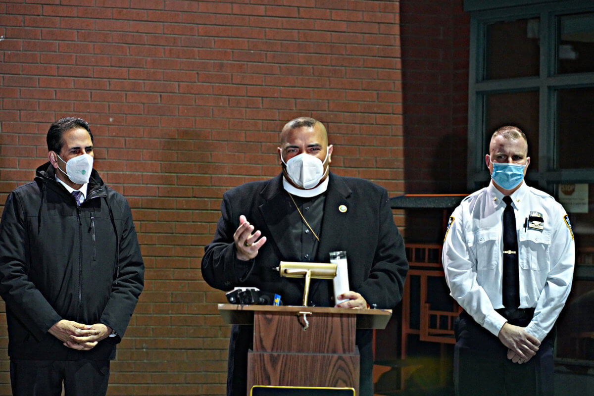 Bronx police hold vigil for fallen officer who succumbed to COVID-19 4