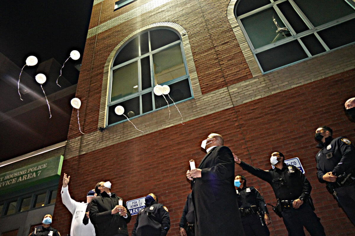 Bronx police hold vigil for fallen officer who succumbed to COVID-19 5