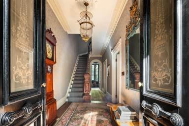 brooklyn-heights-homes-for-sale-19-cranberry-street-moonstruck-foyer