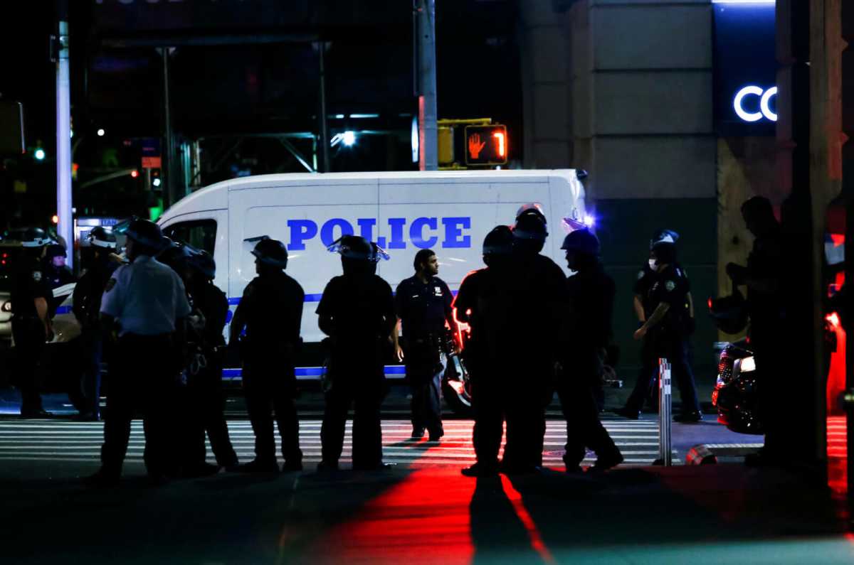 2020-06-03T030415Z_1483267998_RC2F1H916L1W_RTRMADP_3_MINNEAPOLIS-POLICE-PROTESTS-NEW-YORK-scaled-e1619213281723-1600×1061
