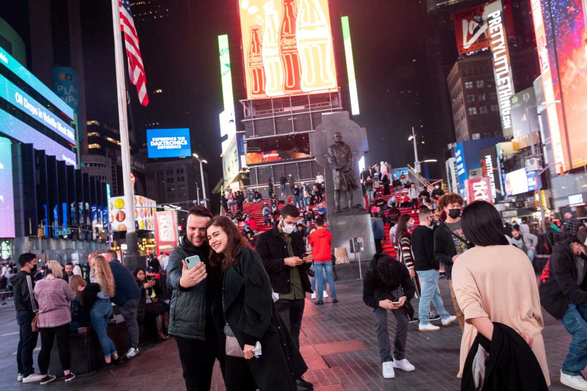 FILE PHOTO: Crowds in New York City