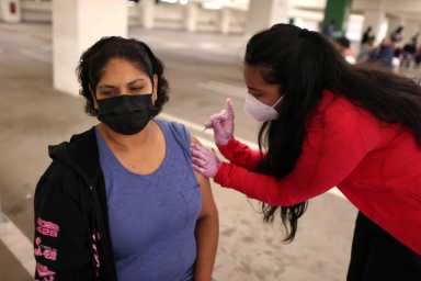 COVID-19 vaccination in Los Angeles