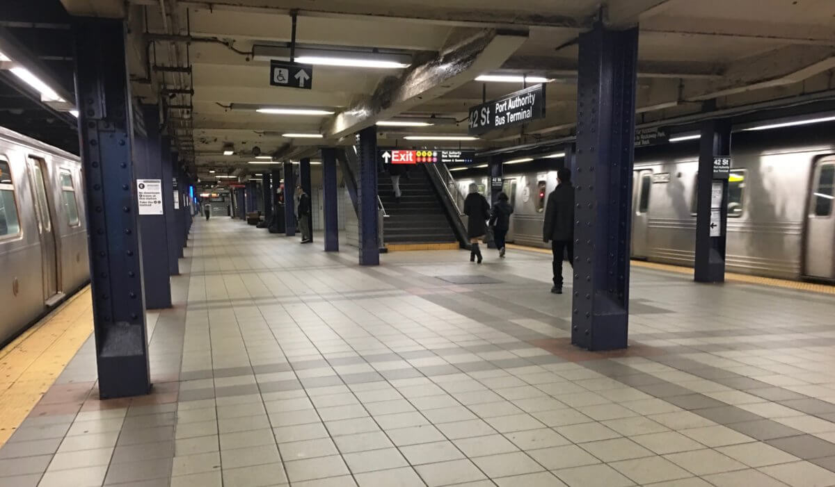 42nd_Street_-_Port_Authority_Bus_Terminal_-_Downtown_Platform