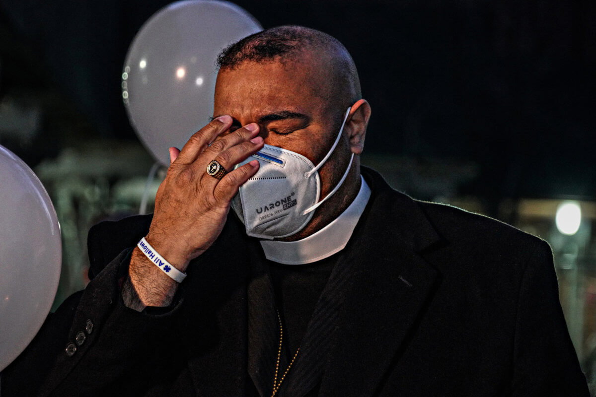 Tears shed in Queens at vigil for twin babies allegedly murdered by mother 3